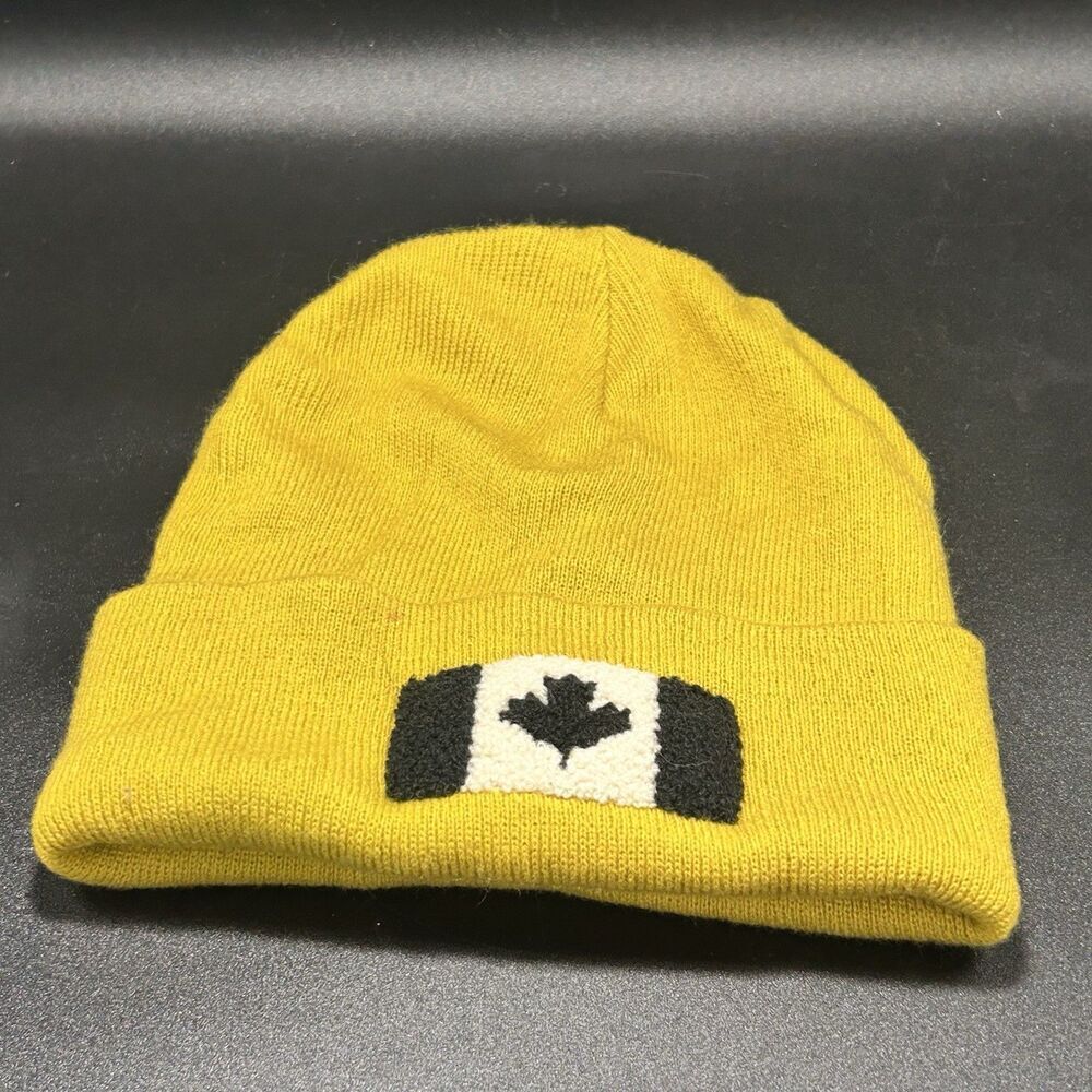 New Roots Canada Flag Beanie OS 22CM Yellow Pull On Stretch Ribbed